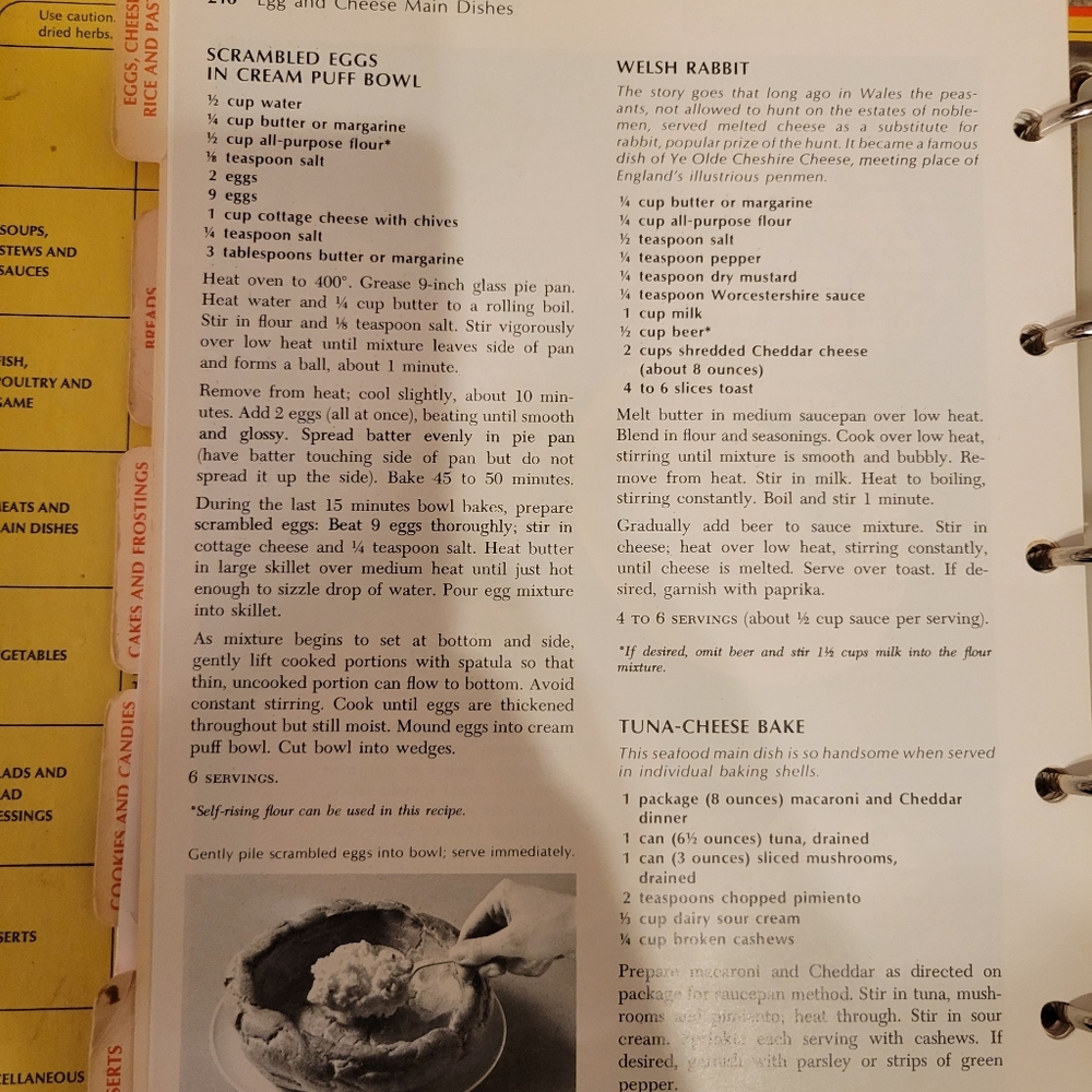 VINTAGE Betty Crocker Cookbook Binder (1974) - Picture 13 of 16
